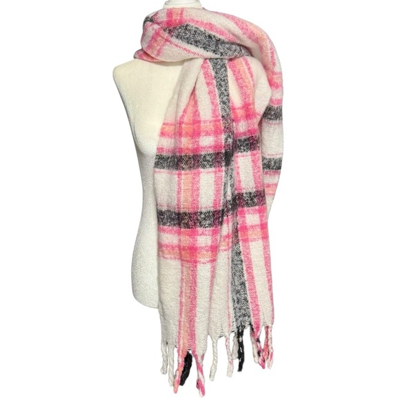 Steve Madden Pink White Plaid Fuzzy Plush Fringed Chunky Long Oversized Scarf - Picture 2 of 5